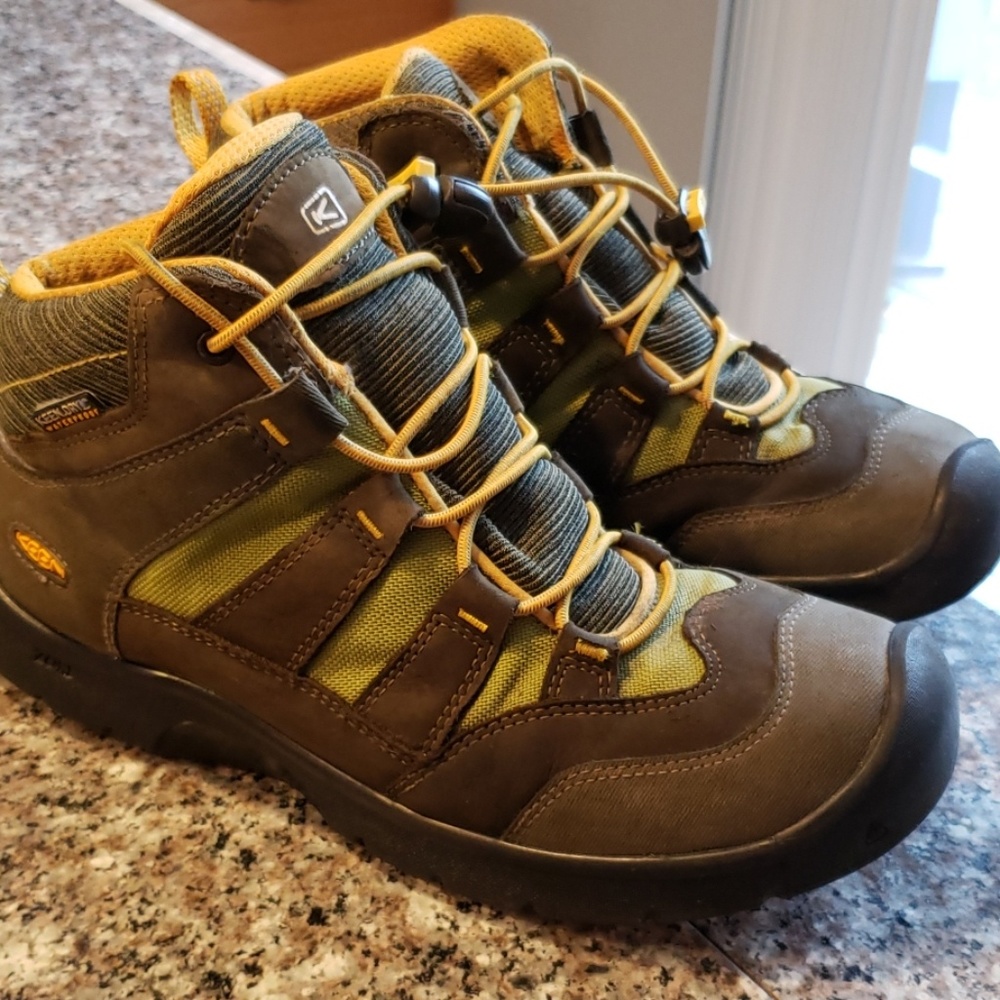 Boys Keen hiking Boots